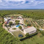 San Antonio With Private Swimming Pool וילה