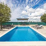 San Antonio With Private Swimming Pool וודניאן
